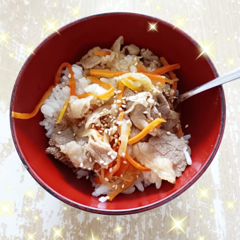 ちょっとにんじんを減らしたホーミールの牛丼